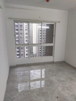 Room in 2 BHK Apartment at Lodha Amara, Kolshet Road – for Rent