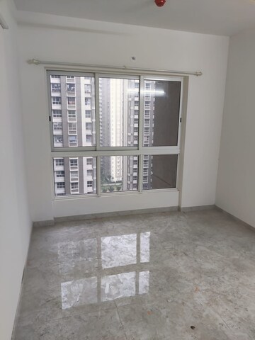 Room in 2 BHK Apartment at Lodha Amara, Kolshet Road – for Rent