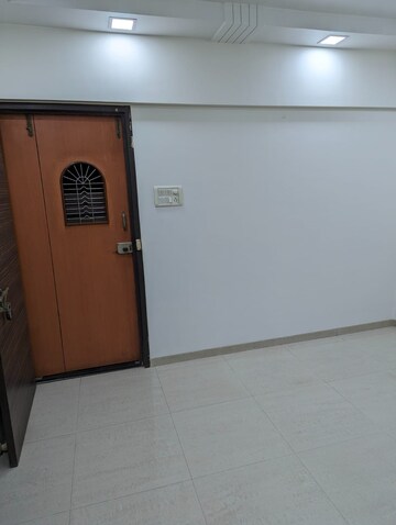 Room in 1 BHK Apartment at Vaastu Omkar, Vile Parle East – for Rent