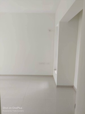 Bedroom in 2 BHK Apartment at Kalpataru Paramount, Kapur Bawdi – for Rent