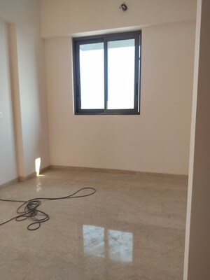 Room in 3 BHK Apartment at Kalpataru Mugnus, Bandra East – for Rent