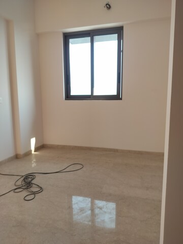 Room in 3 BHK Apartment at Kalpataru Mugnus, Bandra East – for Rent