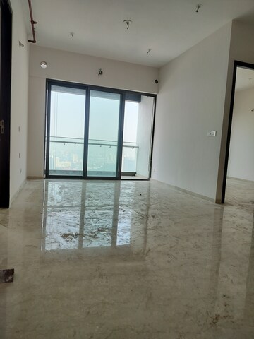 Room in 3 BHK Apartment at Kalpataru Mugnus, Bandra East – for Rent