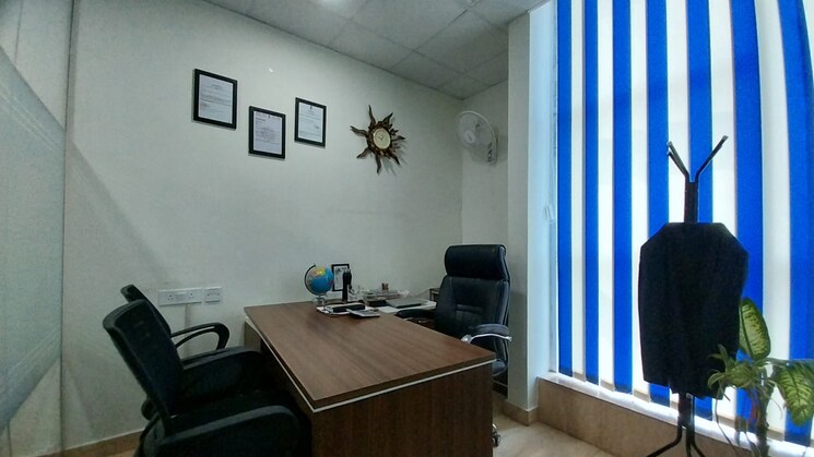 Team Area, assotech-business-cresterra Commercial Office Space 690 Sq.Ft. In Sector 135 Noida 9661420