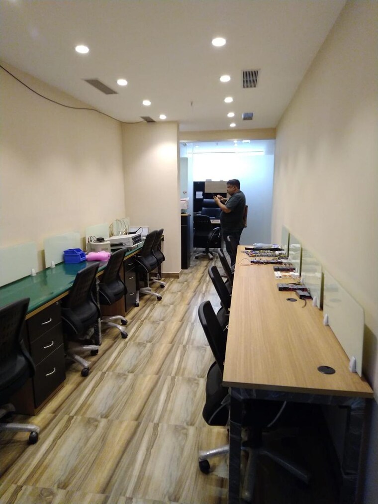 Team Area, assotech-business-cresterra Commercial Office Space 690 Sq.Ft. In Sector 135 Noida 9661421