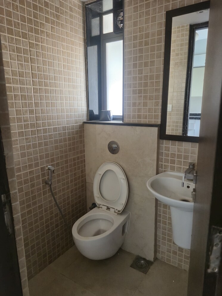 Bathroom, lodha-splendora 1 Bedroom 454 Sq.Ft. Apartment In Ghodbunder Road Thane 9661543