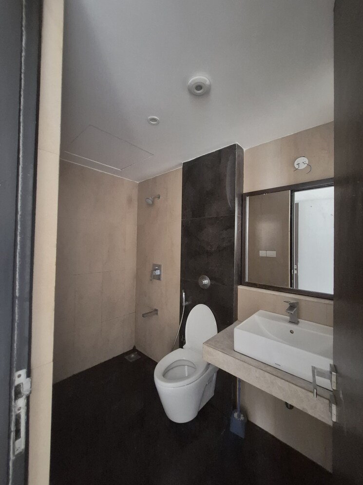 Bathroom, lodha-splendora 2.5 Bedroom 840 Sq.Ft. Apartment In Ghodbunder Road Thane 9661579