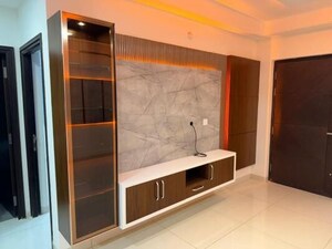 Room in 3 BHK Apartment at Rajapushpa Provincia, Narsingi – for Rent