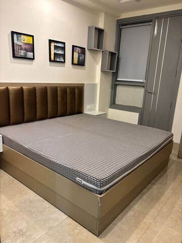 Bedroom in 1 RK Apartment at Old DLF Colony, Sector 14 – for Rent