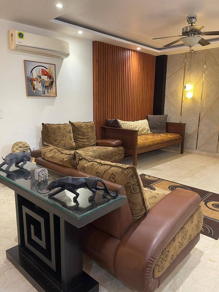 Living Room, old-dlf-colony 1 RK 521 Sq.Ft. Apartment In Sector 14 Gurgaon 9661608