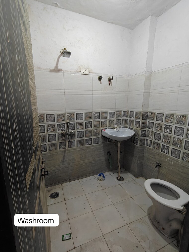 Bathroom, aashiyana-sai-home 2 Bedroom 950 Sq.Ft. Apartment In Sector 70 Noida 9661622