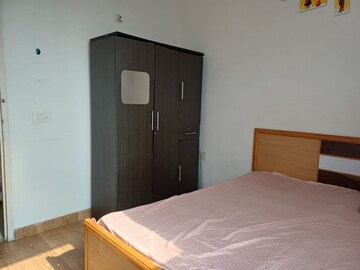Room in 2 BHK Apartment at Tulip Lemon, Sector 69 – for Rent
