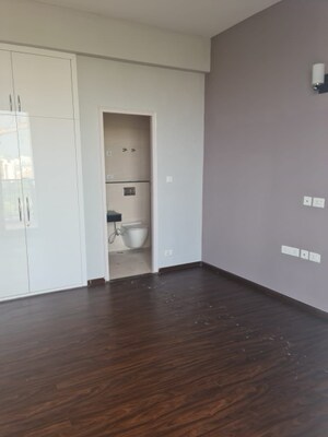 Room in 2 BHK Apartment at Supertech Hues, Sector 68 – for Rent