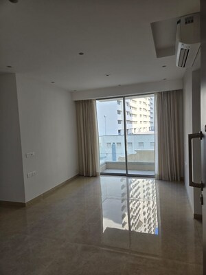 Room in 3 BHK Apartment at Hiranandani Highland, Powai – for Rent