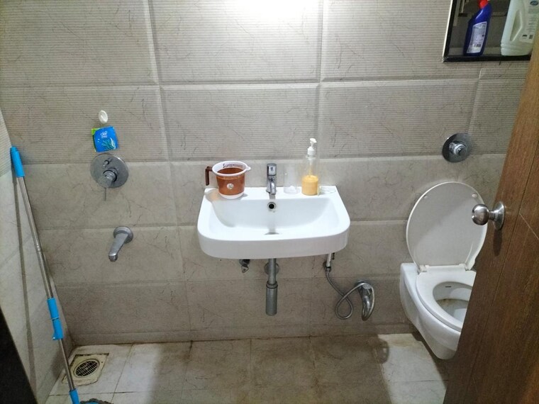 Bathroom, anshul-eva 2.5 Bedroom 1500 Sq.Ft. Apartment In Bavdhan Pune 9661709