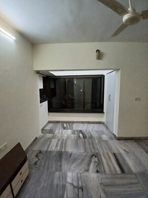 2 BHK Apartment For Rent in Suryoday CHS Goregoan, Goregaon East