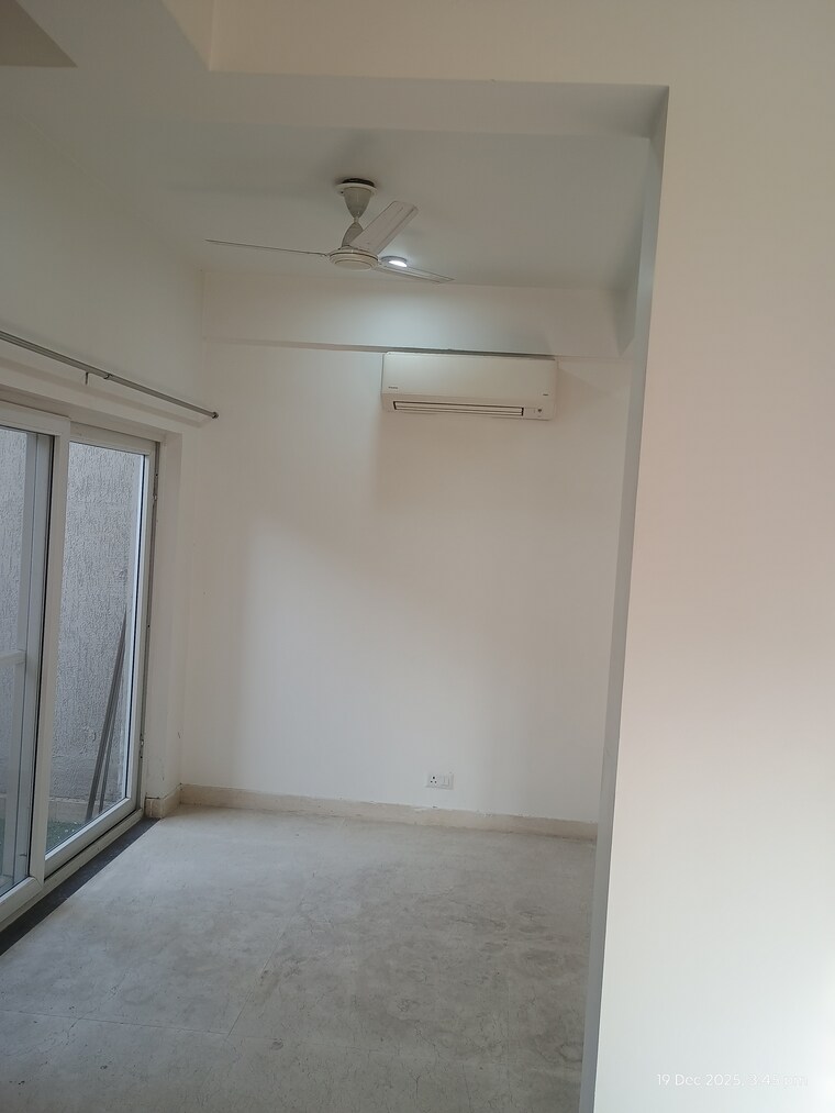 Room, bptp-amstoria 3 Bedroom 2282 Sq.Ft. Builder Floor In Sector 102 Gurgaon 9661788