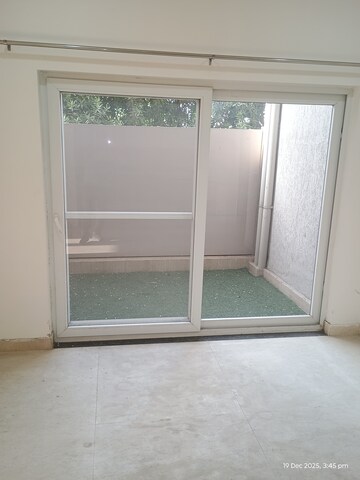 Room in 3 BHK Builder Floor at BPTP Amstoria, Sector 102 – for Rent