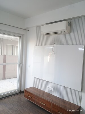 Furnished Amenities in 3 BHK Builder Floor at BPTP Amstoria, Sector 102 – for Rent