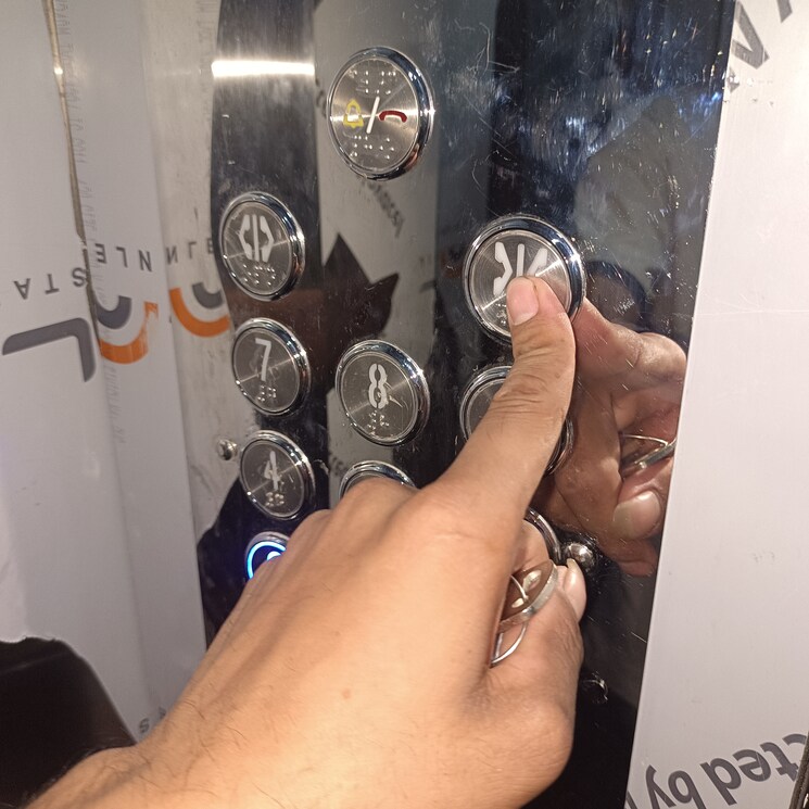  Parking, goregaon east 2 Bedroom 1150 Sq.Ft. Apartment In Goregaon East Mumbai 9661777