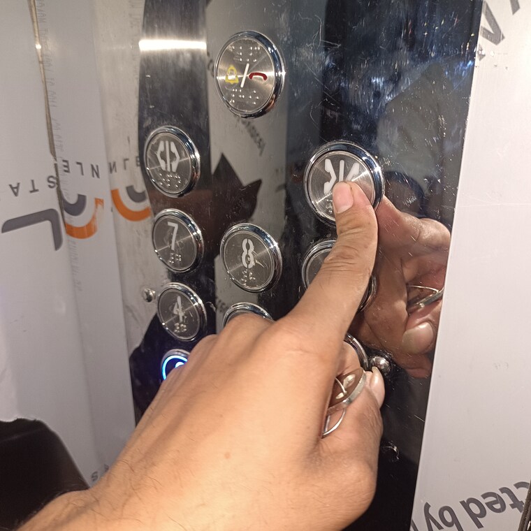  Parking, goregaon east 2 Bedroom 1150 Sq.Ft. Apartment In Goregaon East Mumbai 9661777