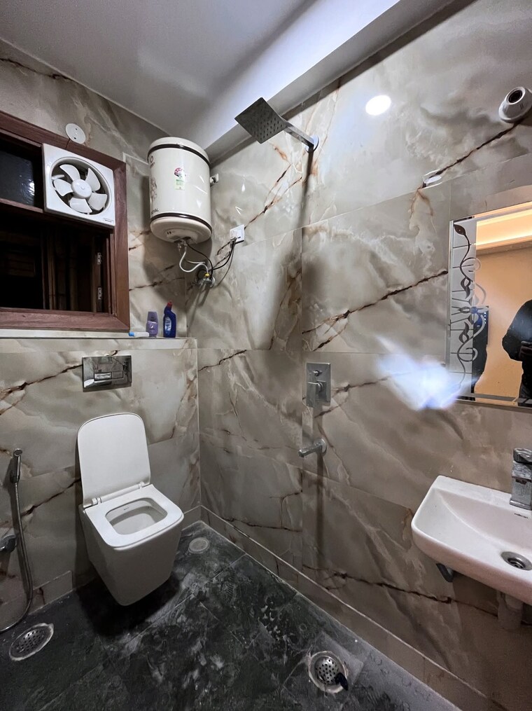 Bathroom, saket 2 Bedroom 800 Sq.Ft. Builder Floor In Saket Delhi 9661830