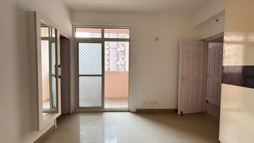 Room in 3 BHK Apartment at Amrapali Crystal Homes, Sector 76 – for Rent