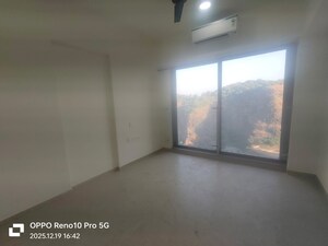 Room in 2 BHK Apartment at Kanakia Silicon Valley, Powai – for Rent