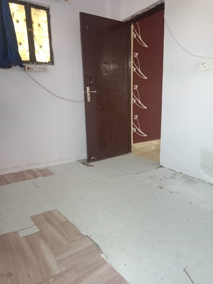 Room, saket 1 RK 300 Sq.Ft. Builder Floor In Saket Delhi 9661880