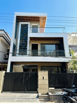 5 BHK Villa For Sale in Lohgarh