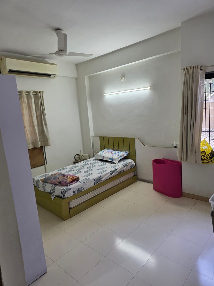 Bedroom, jodhpur 3 Bedroom 1900 Sq.Ft. Apartment In Jodhpur Ahmedabad 9661970