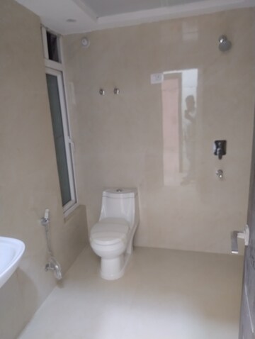 Master Bedroom in 3 BHK Apartment at Omaxe R2, Gomti Nagar – for Rent