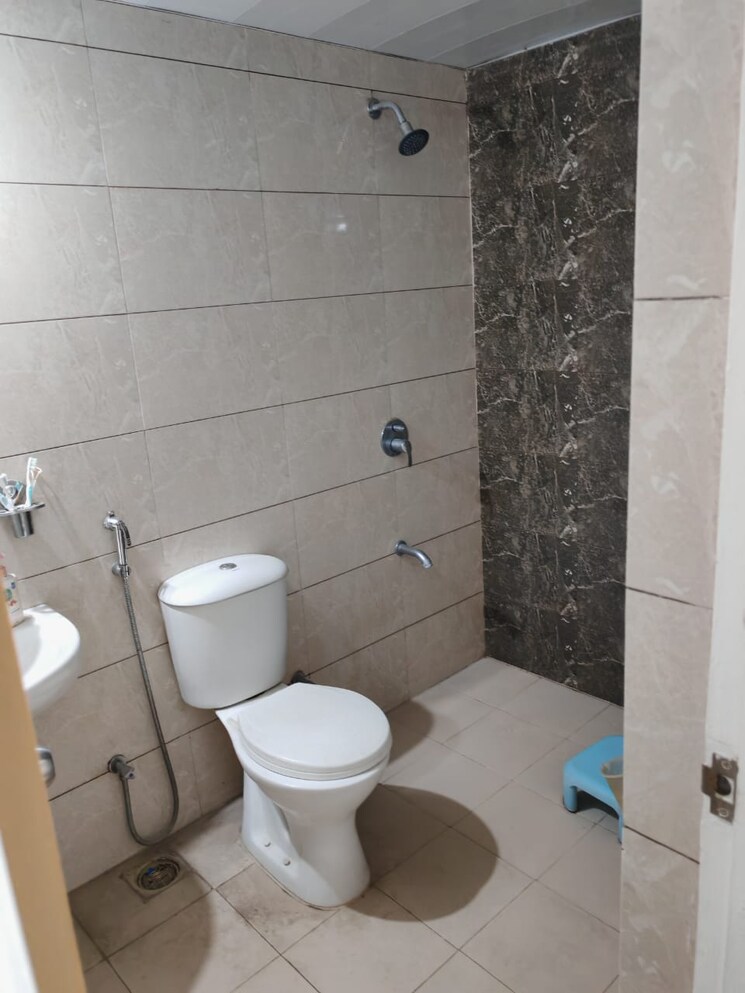 Bathroom, kumar-pebble-park 2 Bedroom 602 Sq.Ft. Apartment In Hadapsar Pune 9661965