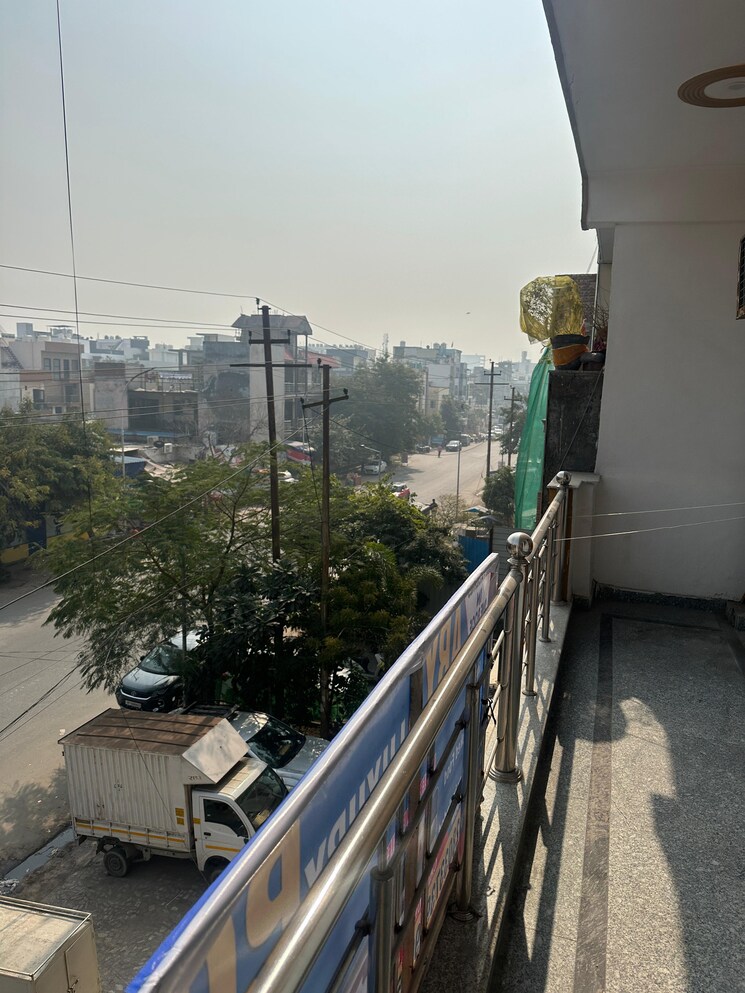 Room, sector 70 Pg For Girls In Sector 70 9661985