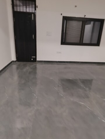 Room in 3 BHK Apartment at Omaxe R2, Gomti Nagar – for Rent