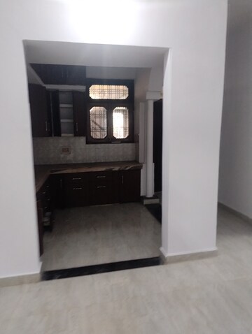 Furnished Amenities in 3 BHK Apartment at Omaxe R2, Gomti Nagar – for Rent