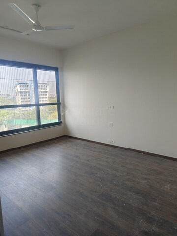 Room in 3 BHK Apartment at Kalpataru Magnus, Bandra East – for Rent