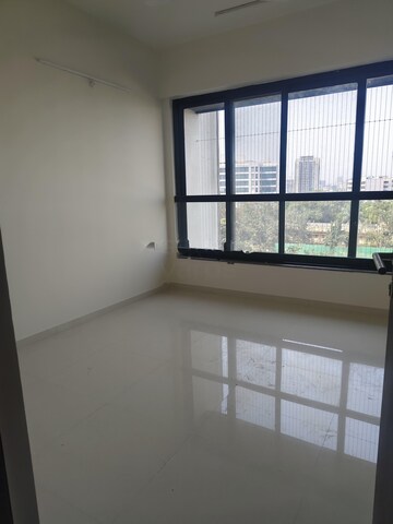 Room in 3 BHK Apartment at Kalpataru Magnus, Bandra East – for Rent