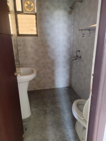 Master Bedroom in 3 BHK Apartment at Omaxe R2, Gomti Nagar – for Rent