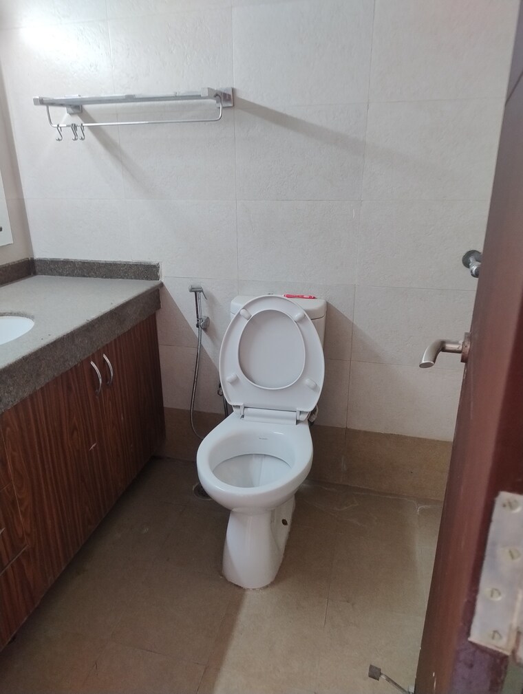 Bathroom, omaxe-r2 3 Bedroom 1580 Sq.Ft. Apartment In Gomti Nagar Lucknow 9662024