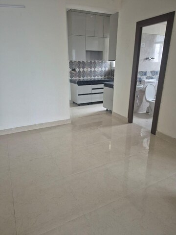 Room in 2 BHK Apartment at Signature Global Prime, Sector 63a – for Sale