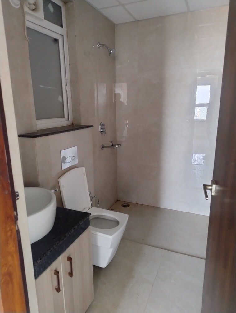 Bathroom, omaxe-residency-ii 3 Bedroom 1575 Sq.Ft. Apartment In Gomti Nagar Lucknow 9662041