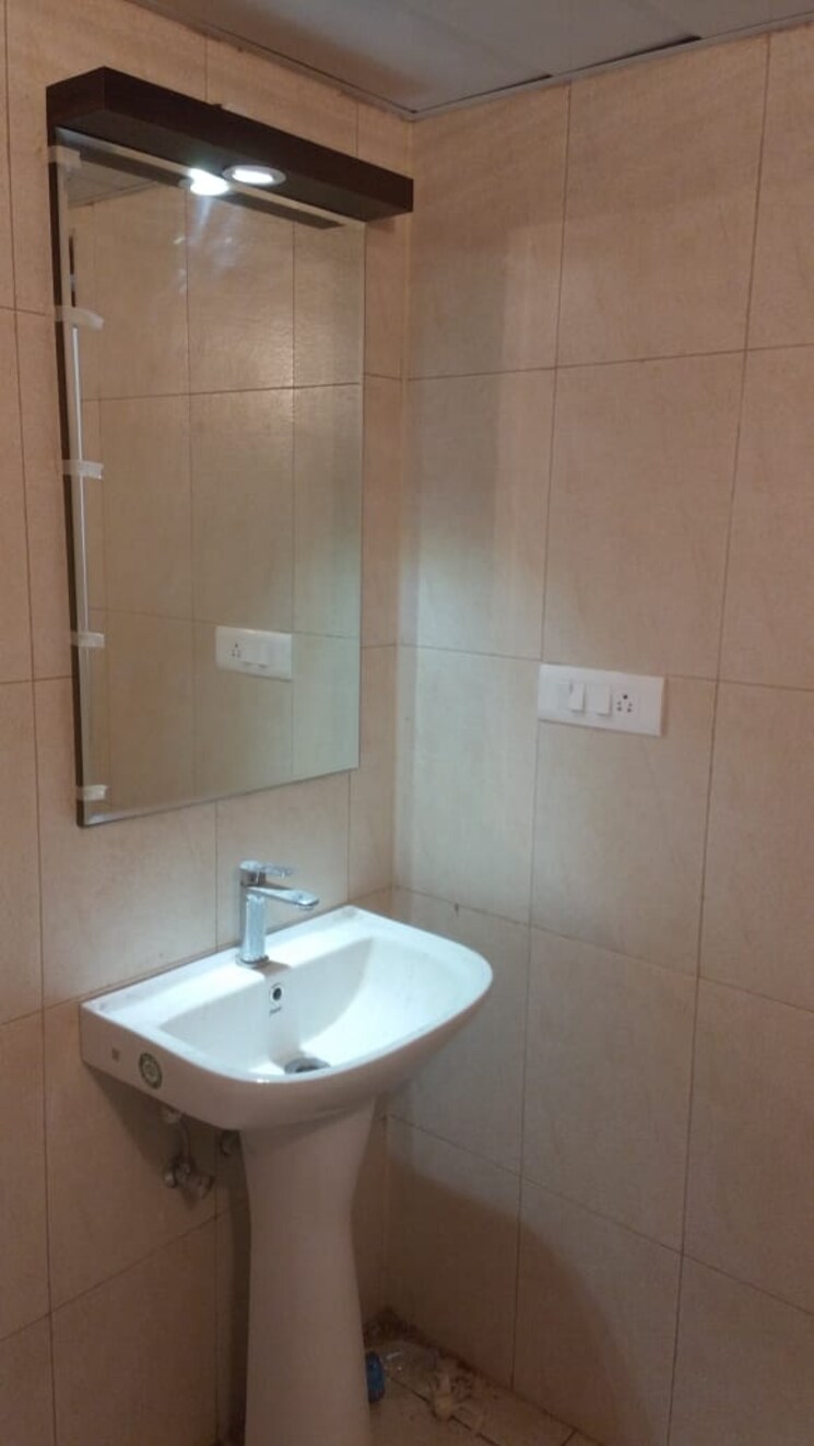 Bathroom, prestige-royale-gardens 2 Bedroom 1250 Sq.Ft. Apartment In Gantiganahalli Bangalore 9662073