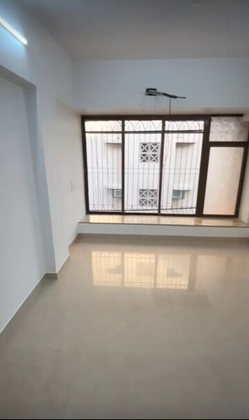 Bedroom in 3 BHK Apartment at Andheri West – for Rent