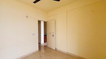 Room in 2 BHK Apartment at Conscient Habitat, Sector 99a – for Rent