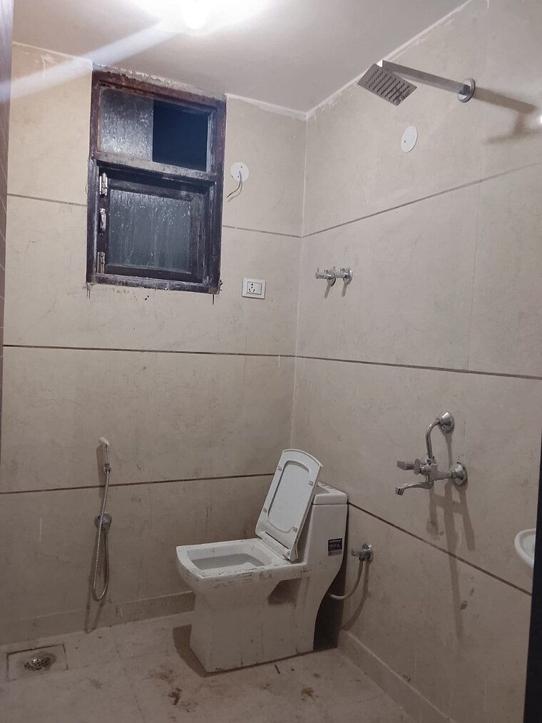 Bathroom, freedom fighters enclave 1 Bedroom 500 Sq.Ft. Apartment In Freedom Fighters Enclave Delhi 9662114