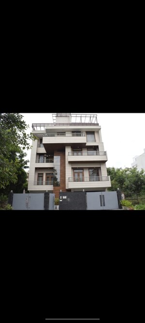 3 BHK Builder Floor For Rent in DLF The Crest, Sector 54