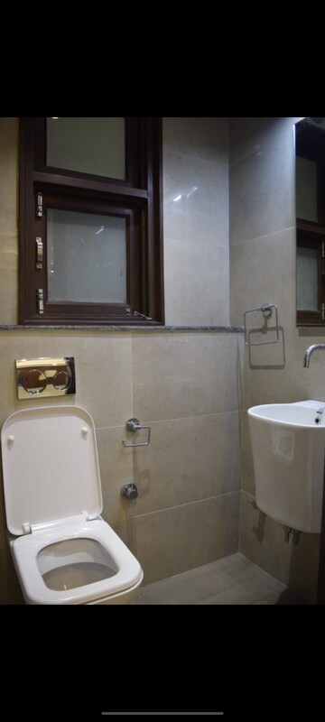 Bathroom in 3 BHK Builder Floor at DLF The Crest, Sector 54 – for Rent