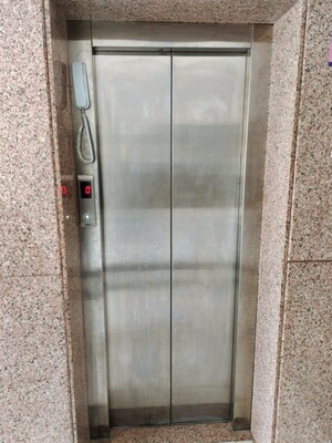 Lift in 2 BHK Apartment at Bicholi Mardana – for Sale