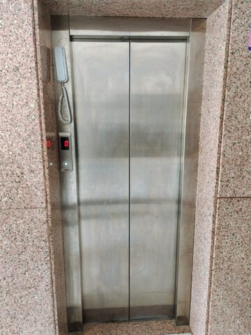 Lift in 2 BHK Apartment at Bicholi Mardana – for Sale